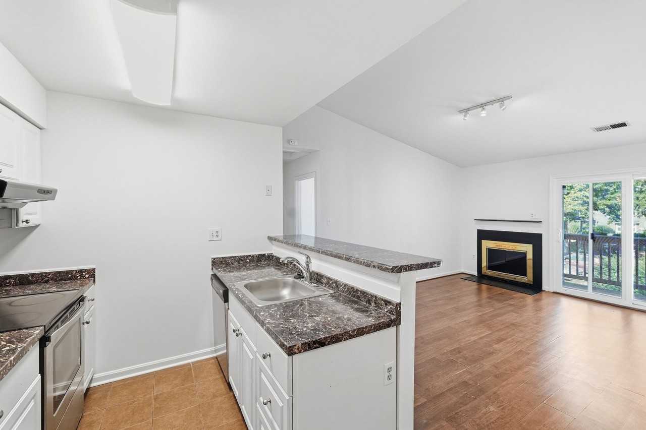 8633 Beekman Pl - Photo 5 of 22