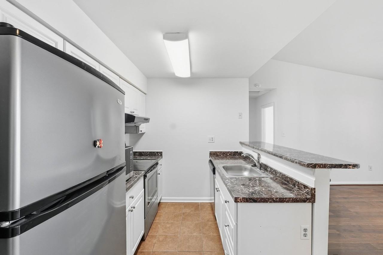 8633 Beekman Pl - Photo 6 of 22