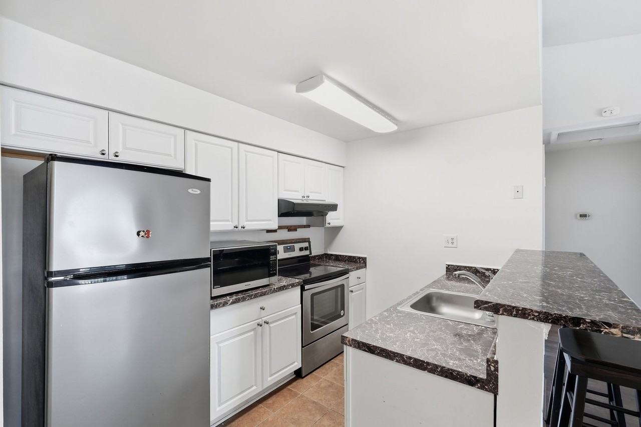 8633 Beekman Pl - Photo 7 of 22
