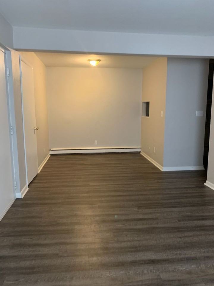 2036 Wayne Ave #D - Photo 5 of 12