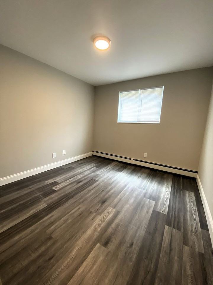 2036 Wayne Ave #D - Photo 7 of 12