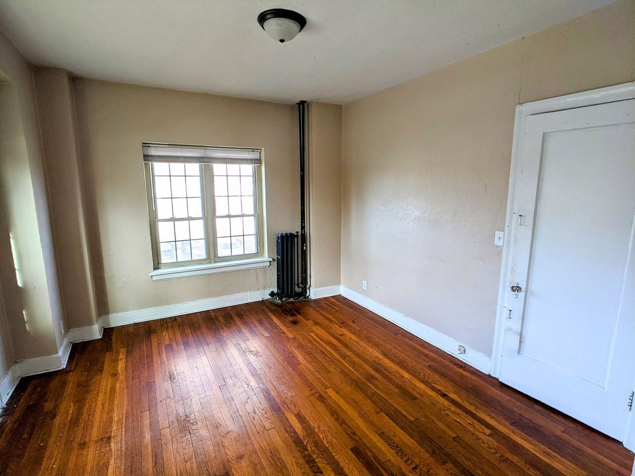 Llanhurst Apartments - Photo 3 of 15