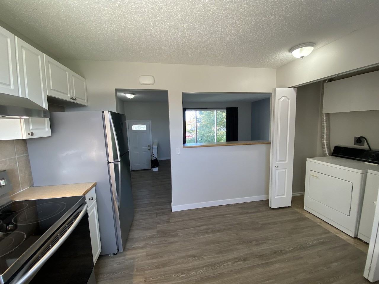 159 Penmeadows Close Se - Photo 3 of 9