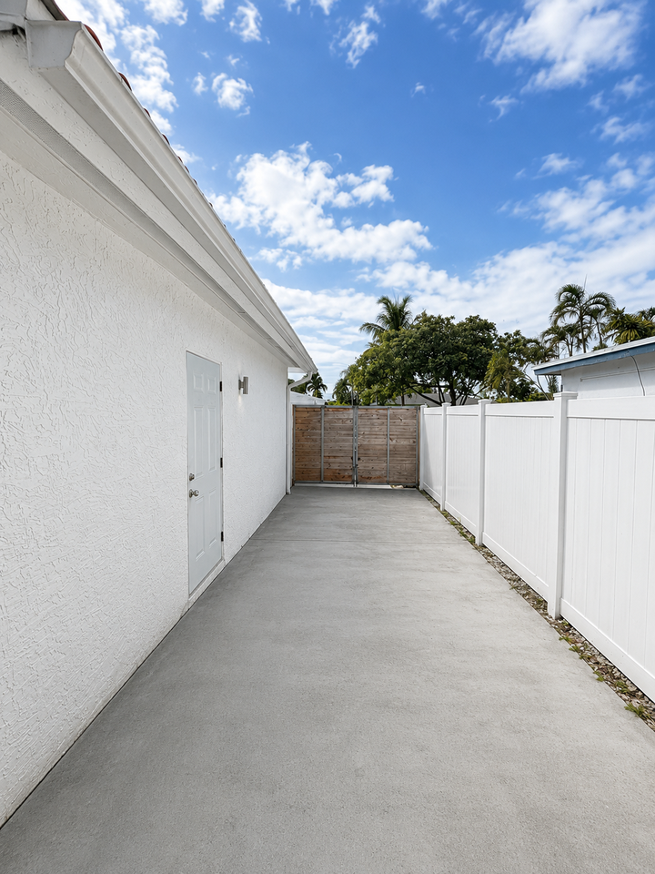 4730 Ne 3rd Ave #NA - Photo 5 of 12