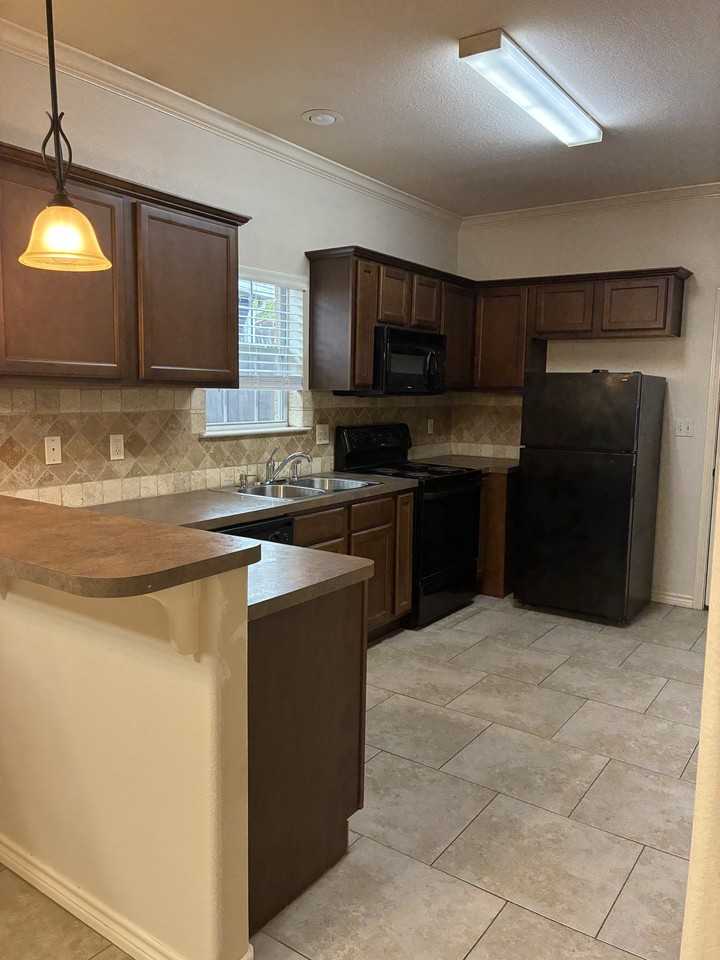 1609 Stanley Dr #100 - Photo 3 of 9