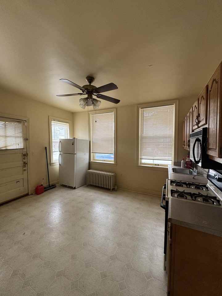 1847 S 57th Ave - Photo 2 of 5