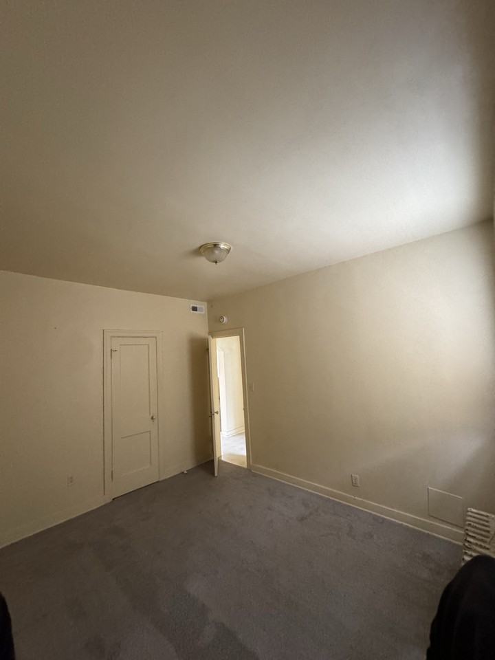1847 S 57th Ave - Photo 3 of 5