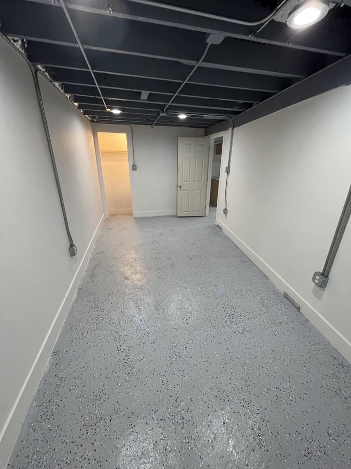 1631 S Central Park Ave - Photo 6 of 8