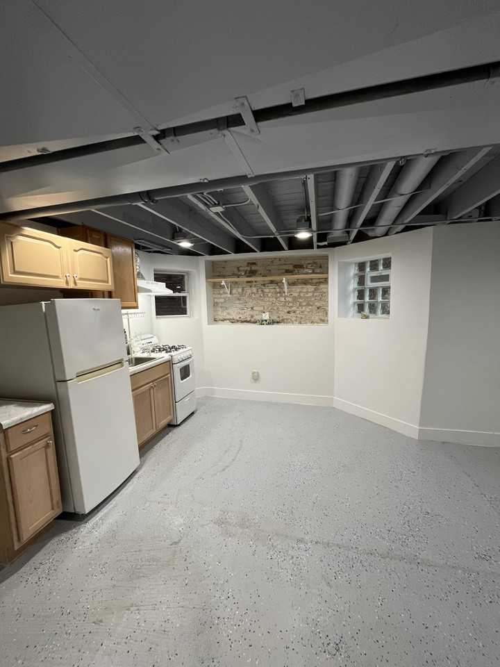 1631 S Central Park Ave - Photo 7 of 8