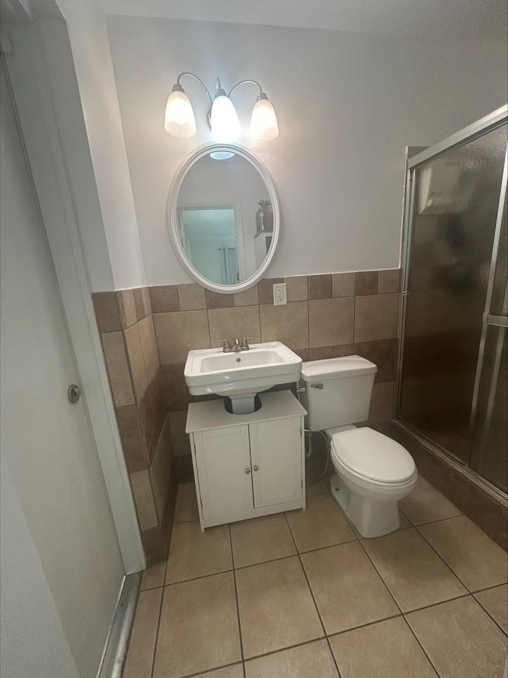 1326 Sw 22nd Ave #NA - Photo 6 of 10