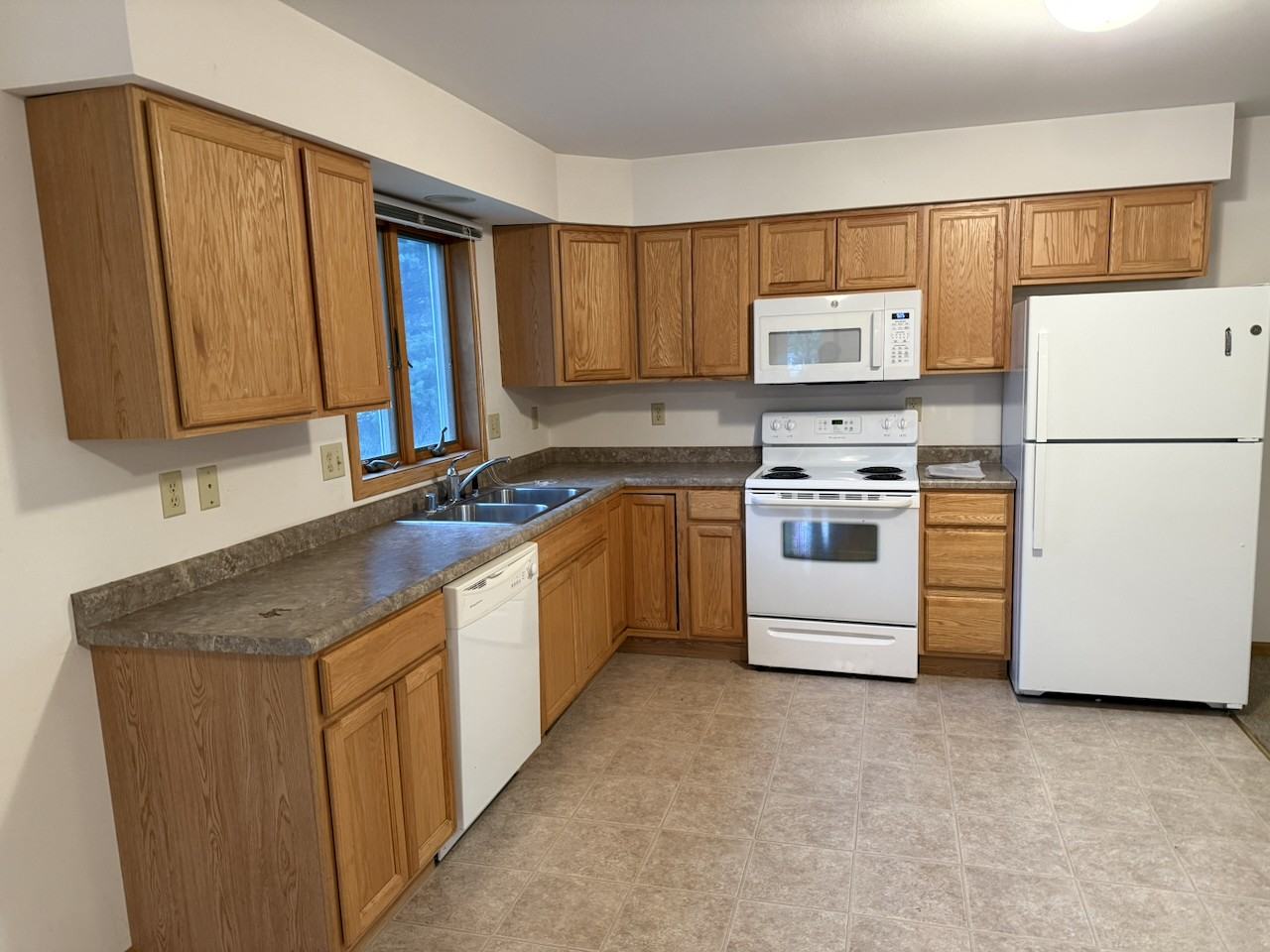 1126 -1128 Madison St #1126 - Photo 3 of 14