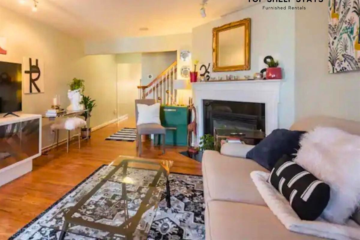 Wythe St #1012 - Photo 4 of 26
