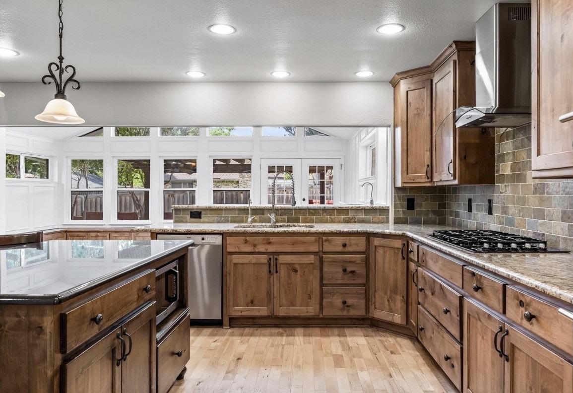 6615 Hunters Ridge Dr #NA - Photo 3 of 11