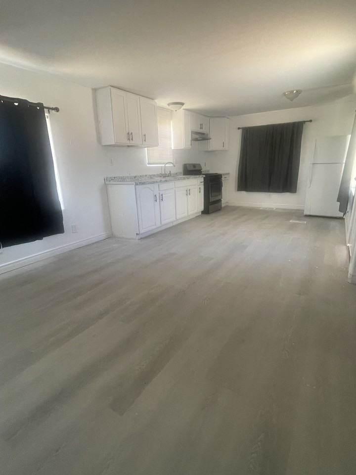 1336 W Iowa Ave #NA - Photo 3 of 13