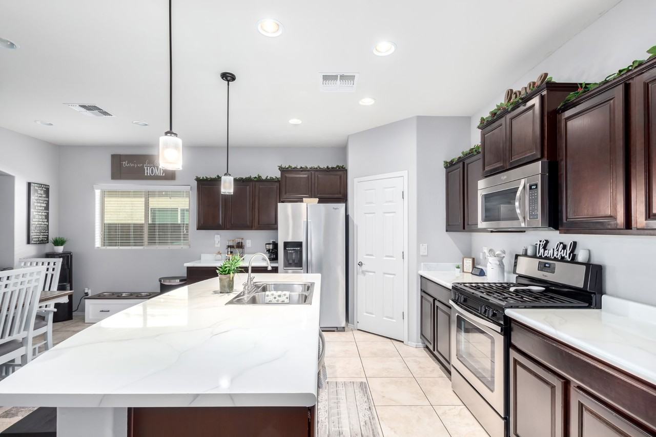 5469 W Montebello Way #NA - Photo 5 of 17