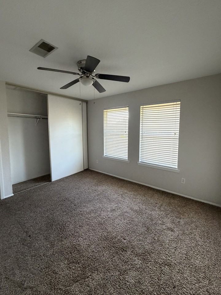 418 Garland Dr #235 - Photo 5 of 12