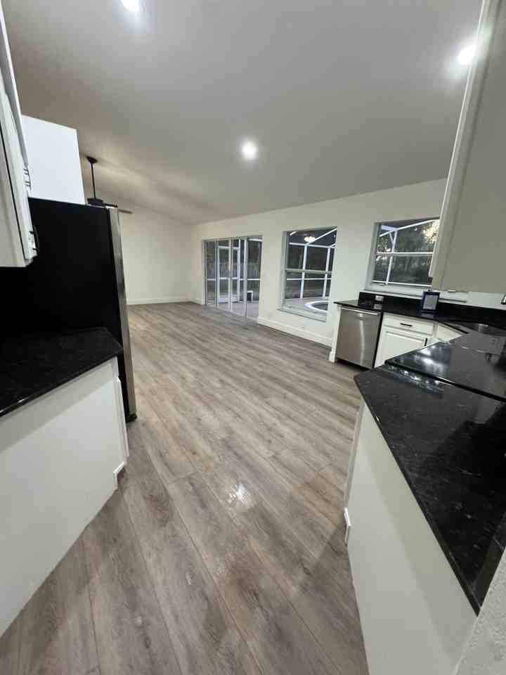 1024 Early Ave #NA - Photo 2 of 15