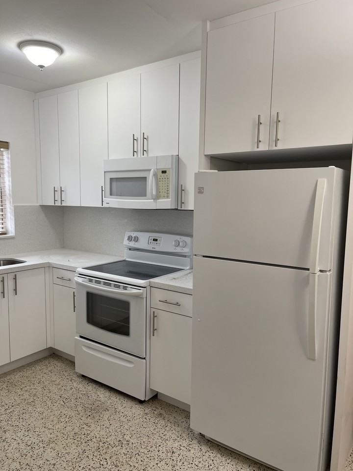 348 E 15th St #NA - Photo 7 of 12