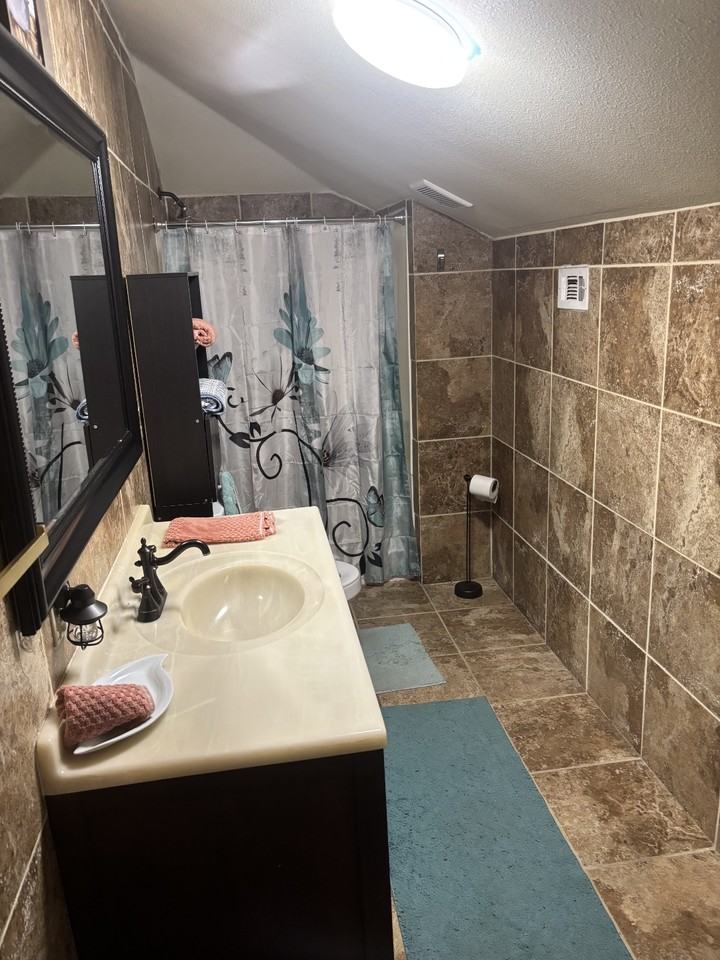 305 Thomas Park Dr - Photo 3 of 3