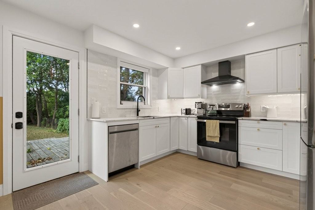 494 Dundurn Street South - Photo 7 of 29