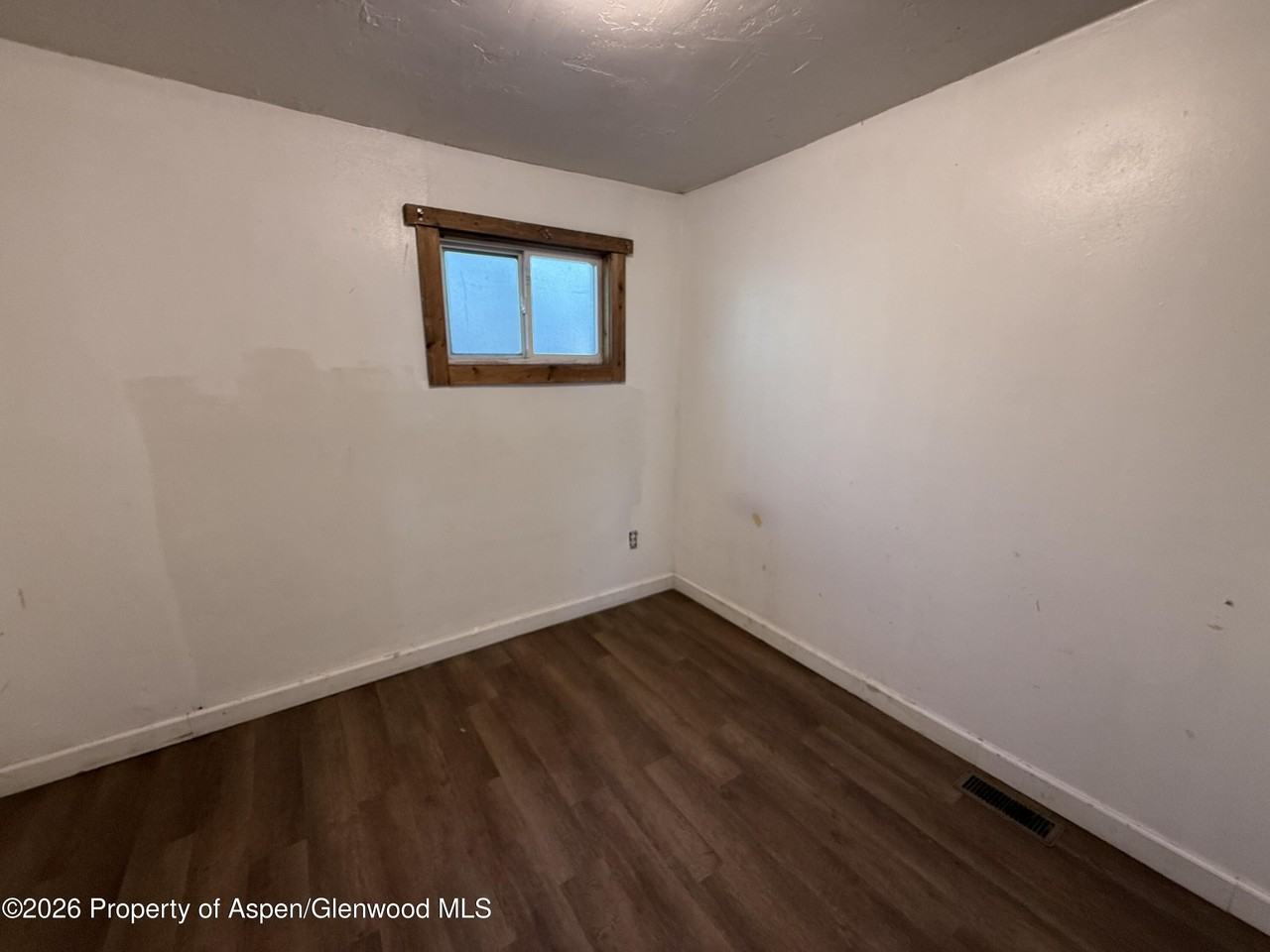 652 Tucker St - Photo 5 of 15