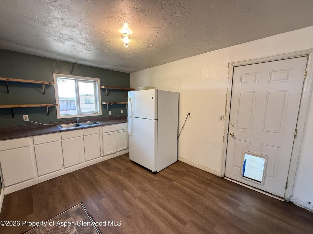 652 Tucker St - Photo 7 of 15