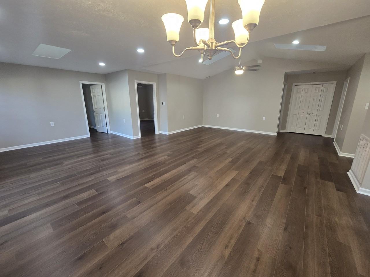 805 Oak Pl - Photo 7 of 34