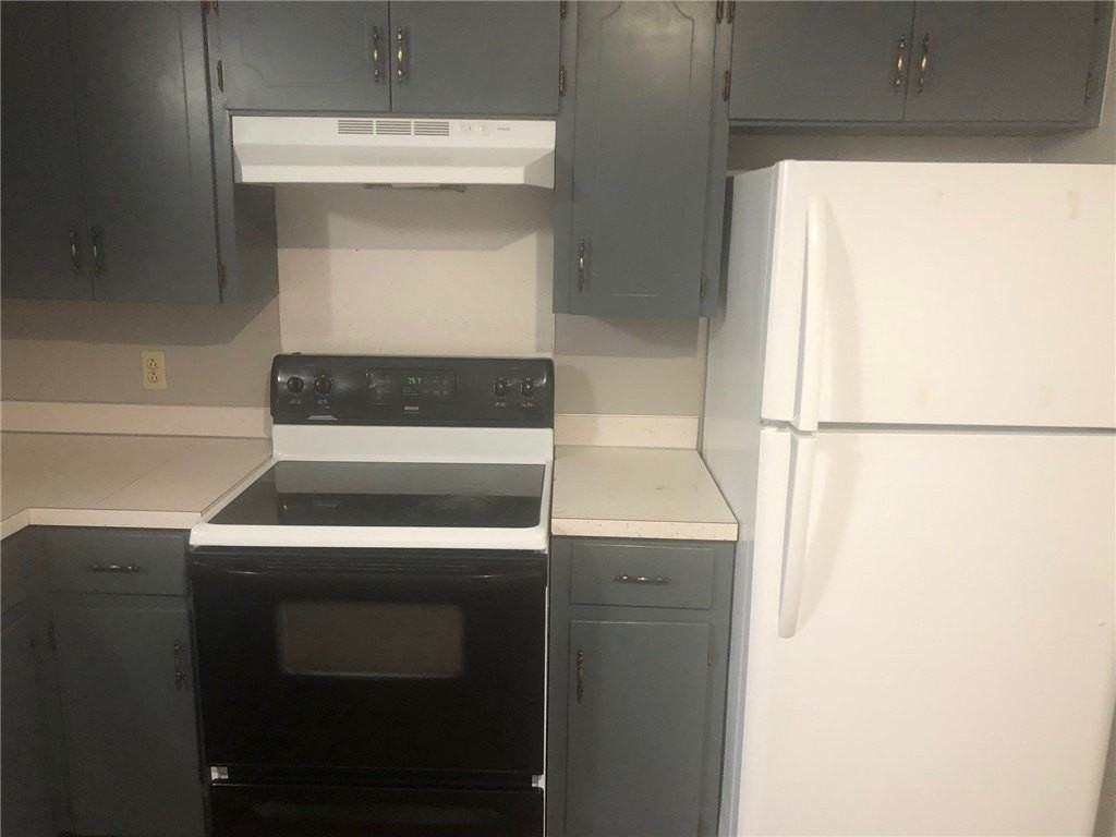 302 E Benton St - Photo 3 of 8