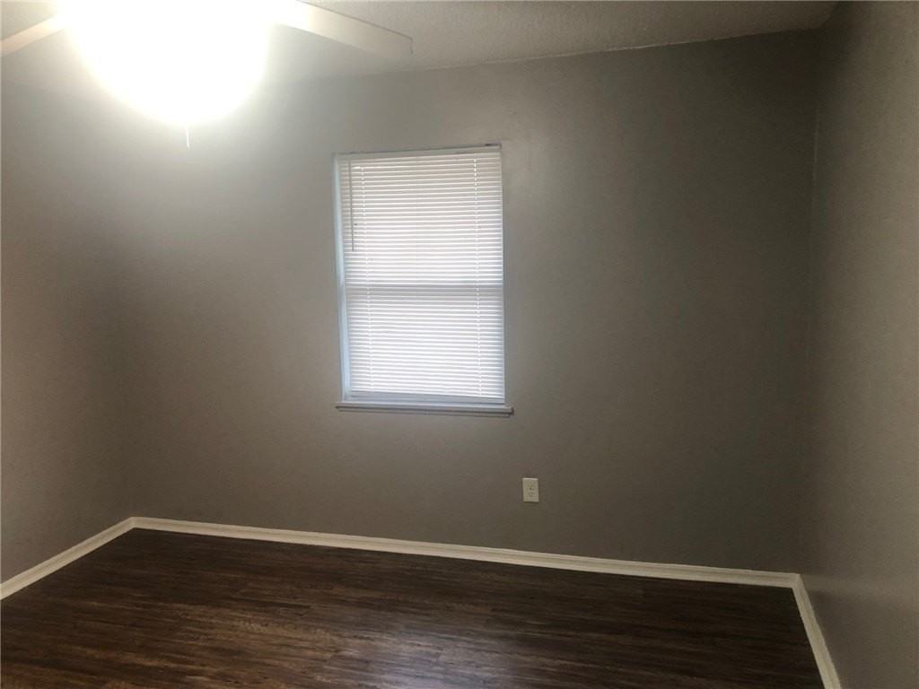 302 E Benton St - Photo 4 of 8