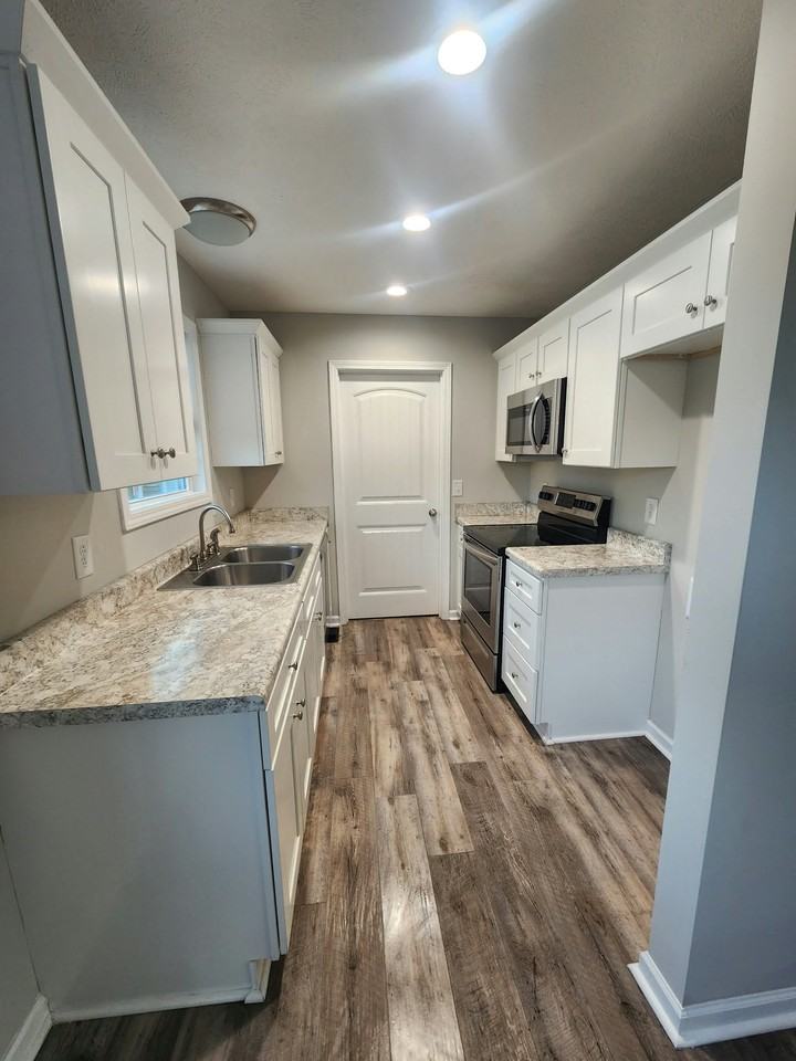 607 7th Ave N #1 - Photo 3 of 10