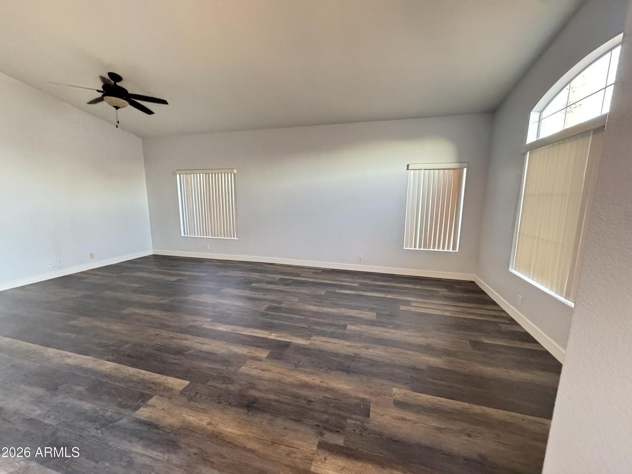 10752 W Bermuda Dr - Photo 3 of 15