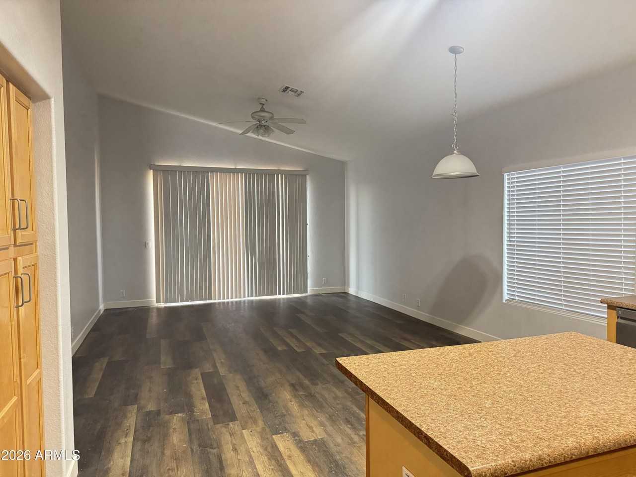 10752 W Bermuda Dr - Photo 4 of 15