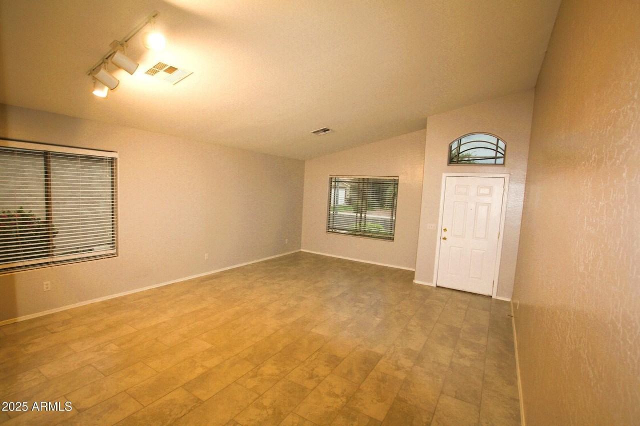 14129 N 133rd Dr - Photo 3 of 30