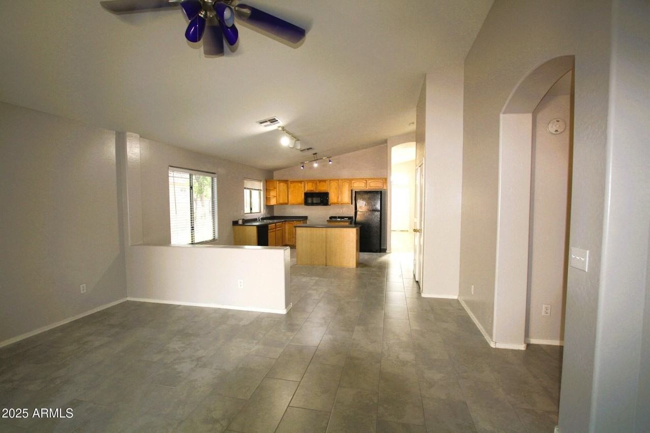 14129 N 133rd Dr - Photo 7 of 30