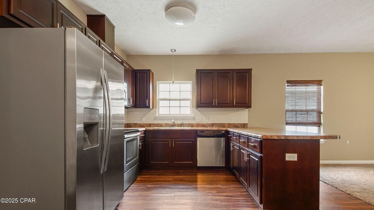 1221 E 26th St - Photo 4 of 24