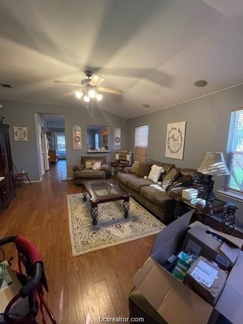 909 Whitewing Ln - Photo 2 of 5