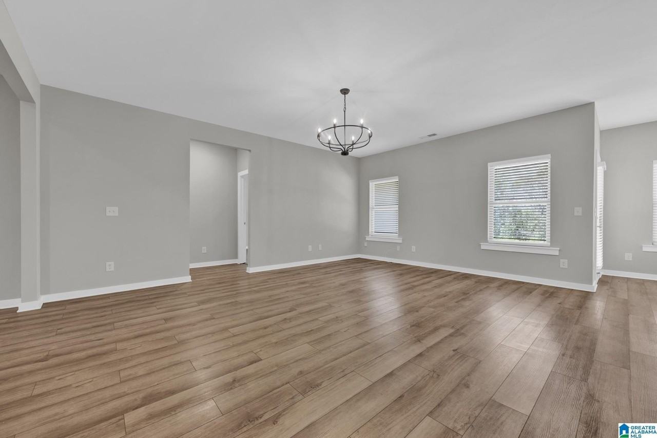85 Kings Way - Photo 2 of 16