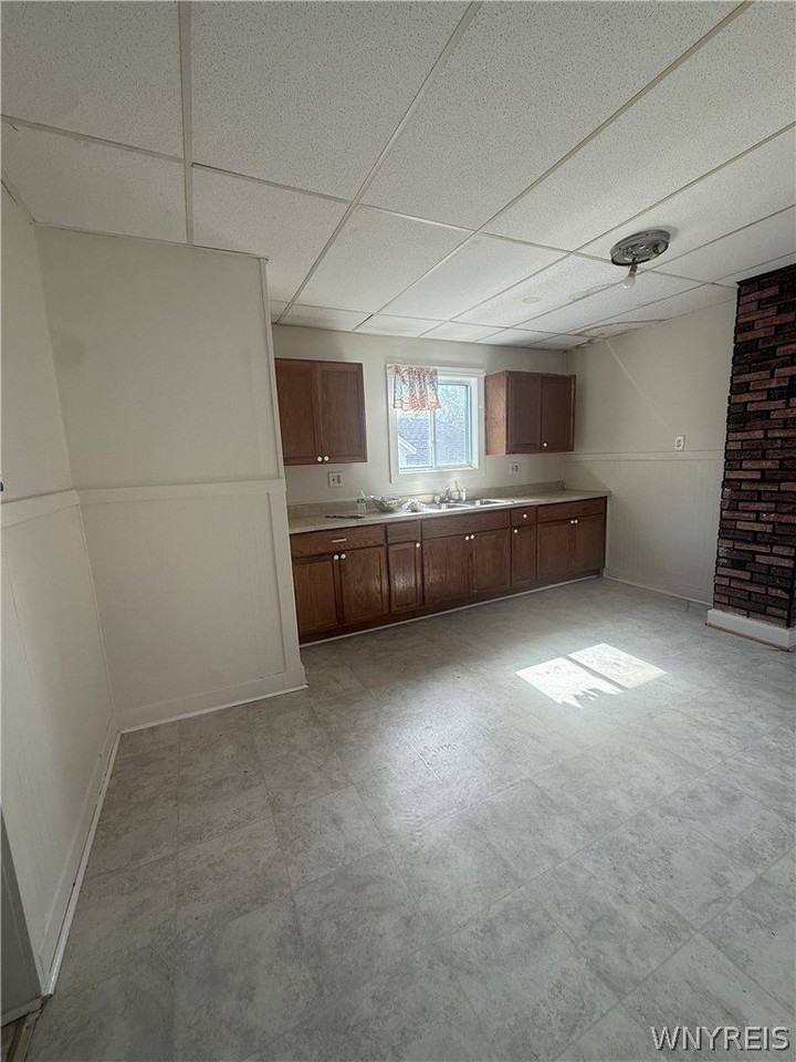 213 Courtland Ave - Photo 2 of 9
