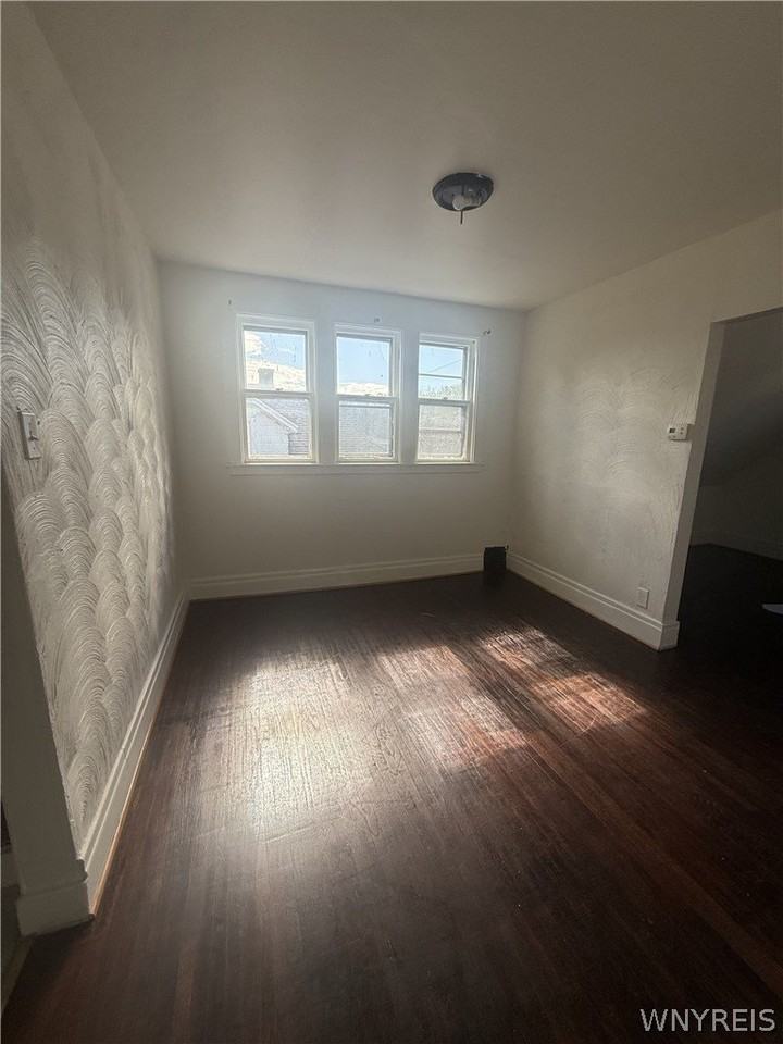213 Courtland Ave - Photo 3 of 9