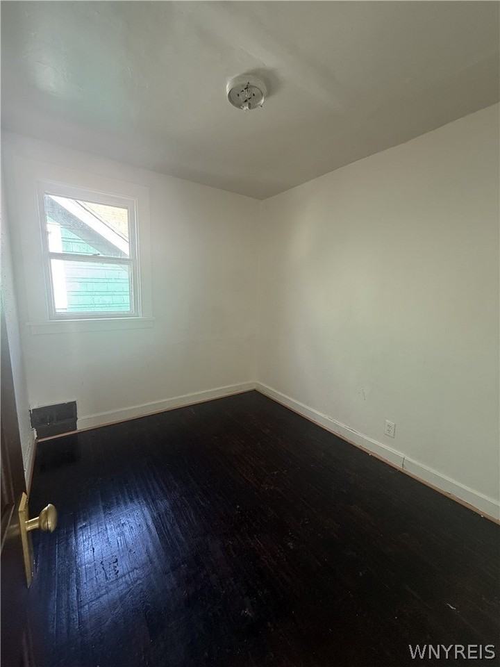 213 Courtland Ave - Photo 4 of 9