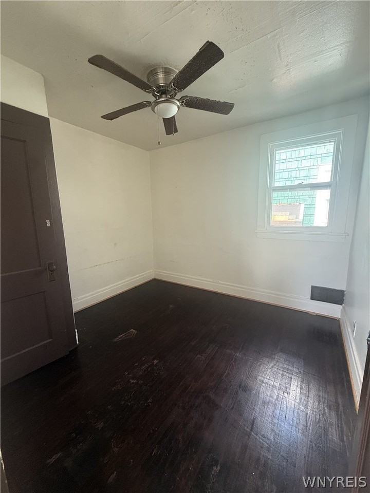 213 Courtland Ave - Photo 5 of 9