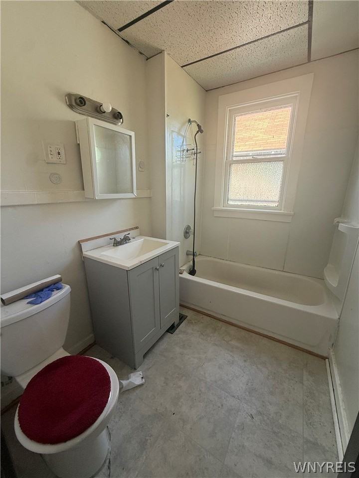 213 Courtland Ave - Photo 6 of 9