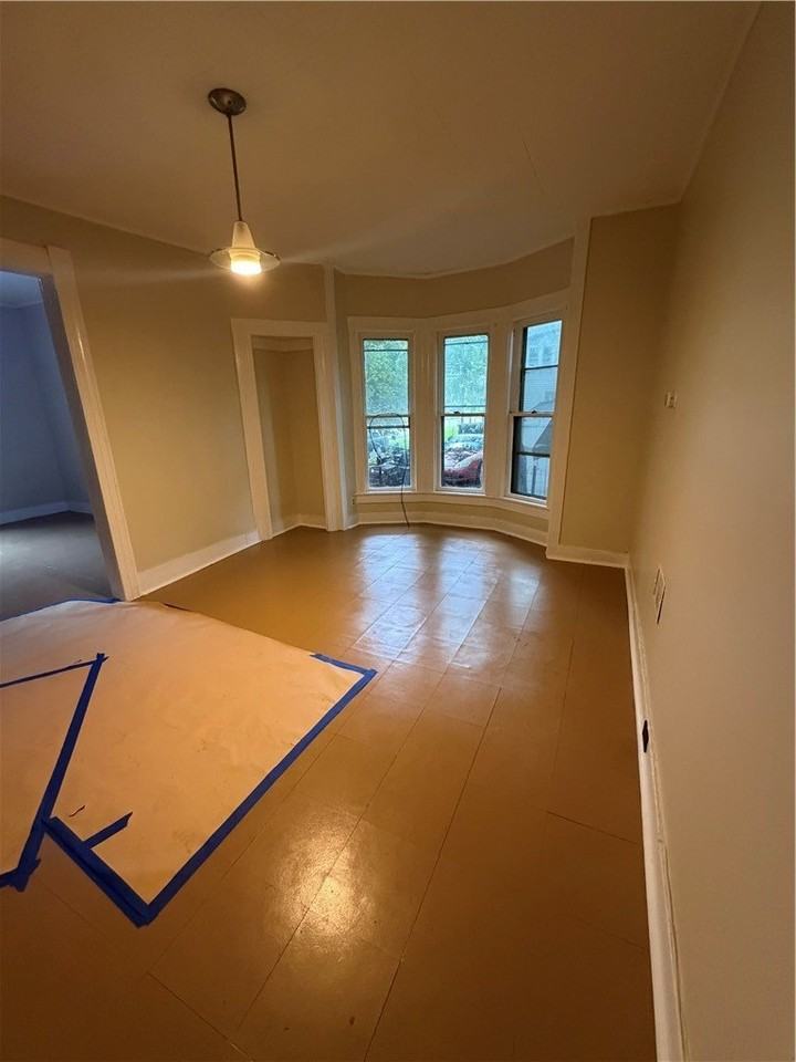 301 Brand St - Photo 2 of 8