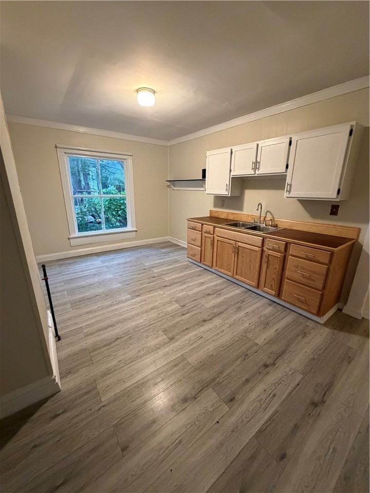 301 Brand St - Photo 3 of 8