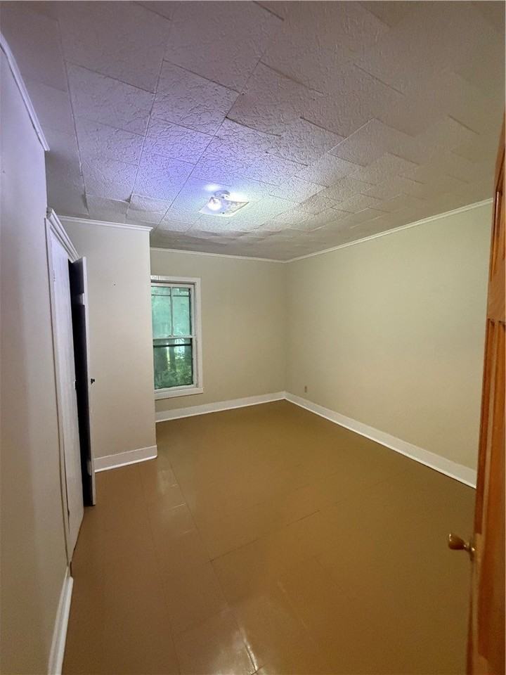 301 Brand St - Photo 6 of 8