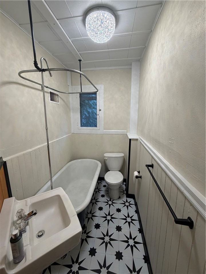 301 Brand St - Photo 7 of 8