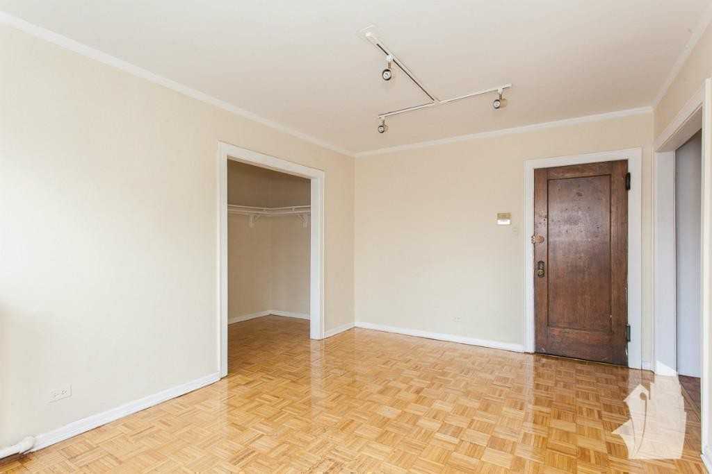 739 W Belmont Ave #217 - Photo 4 of 7