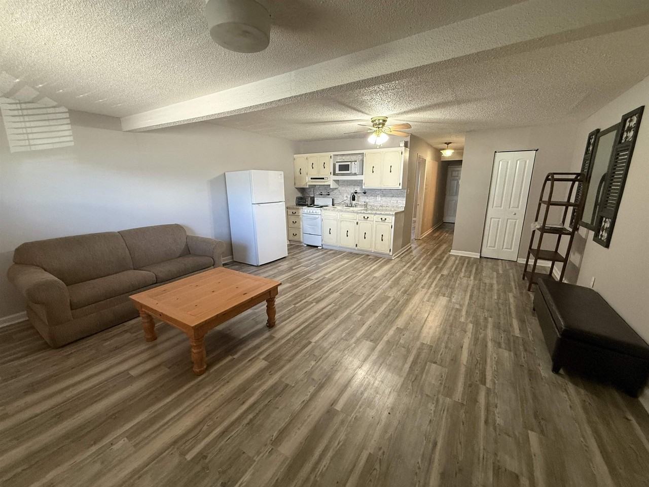 2801 Terminal St #C - Photo 3 of 12