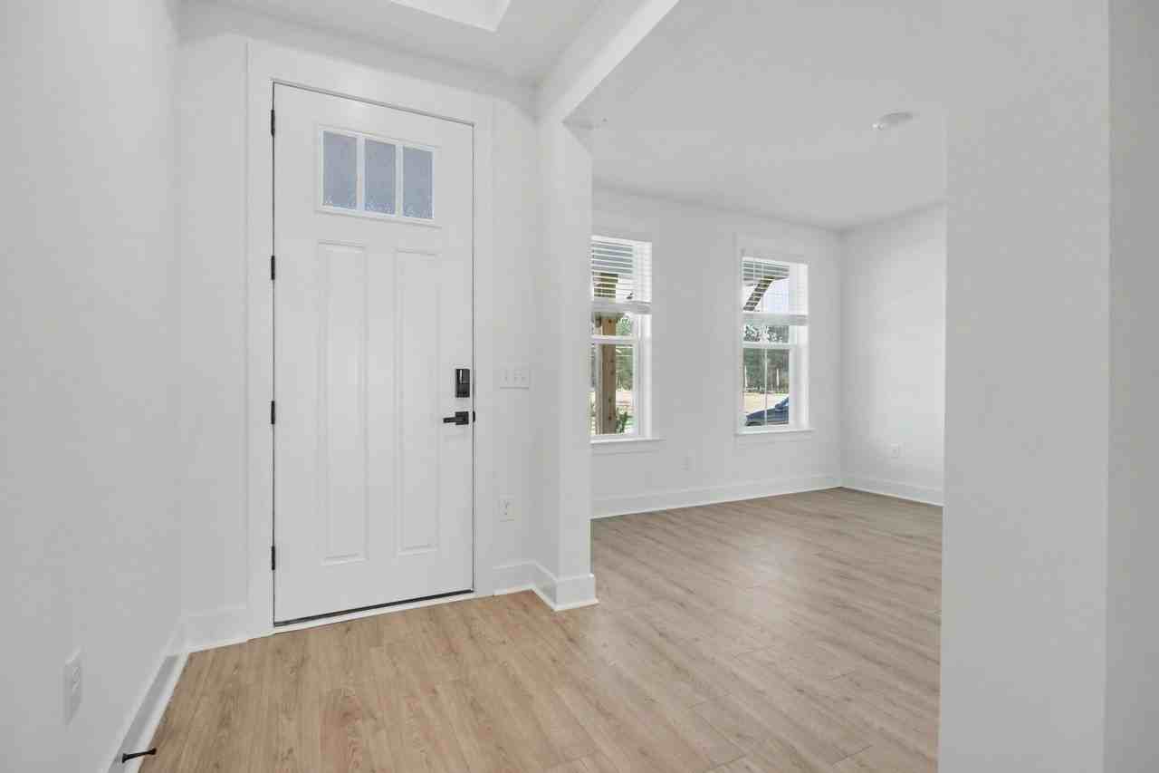 3084A Claredon St - Photo 4 of 36
