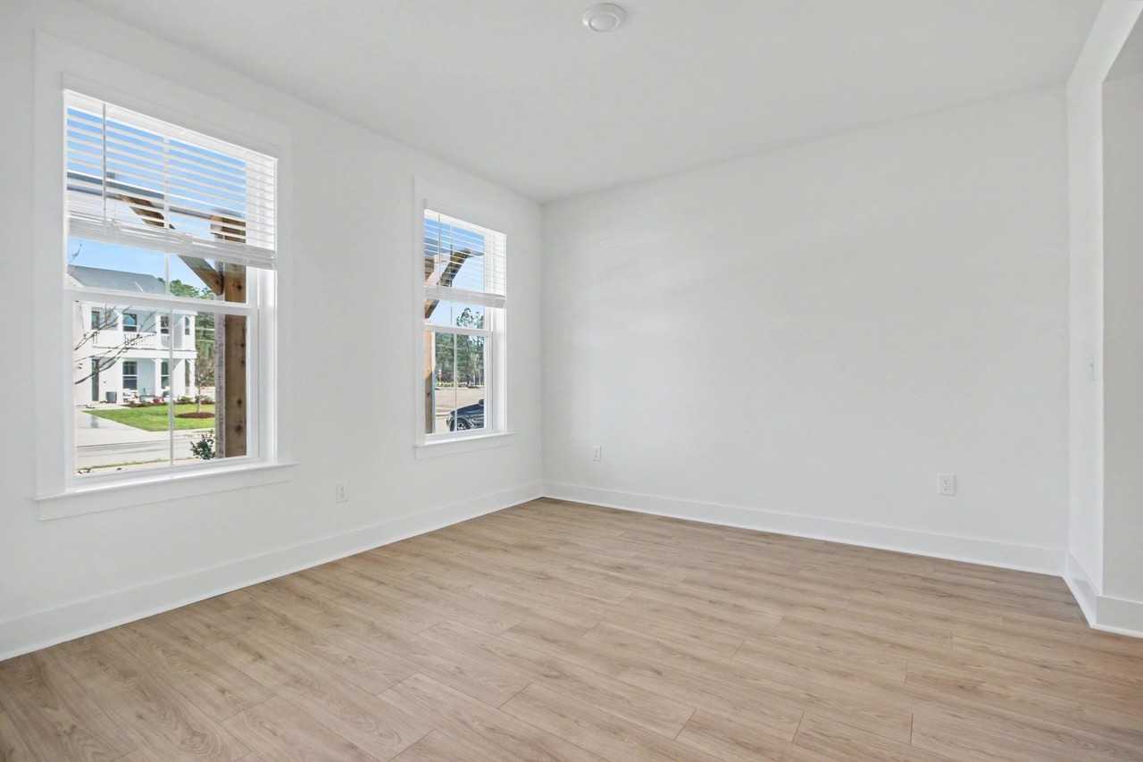3084A Claredon St - Photo 5 of 36